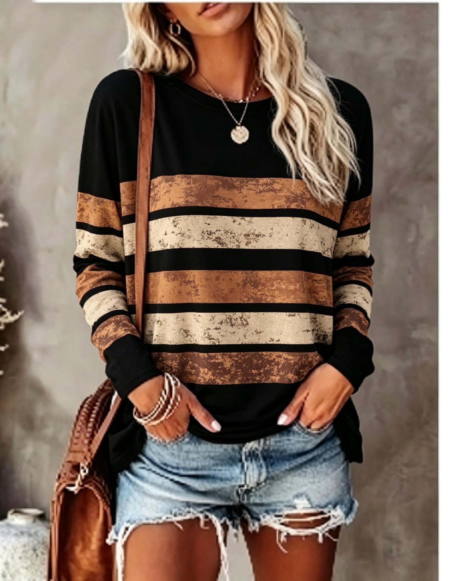 Blouses - Kadın Uzun Kollu Tişört, Vintage Tarzda,